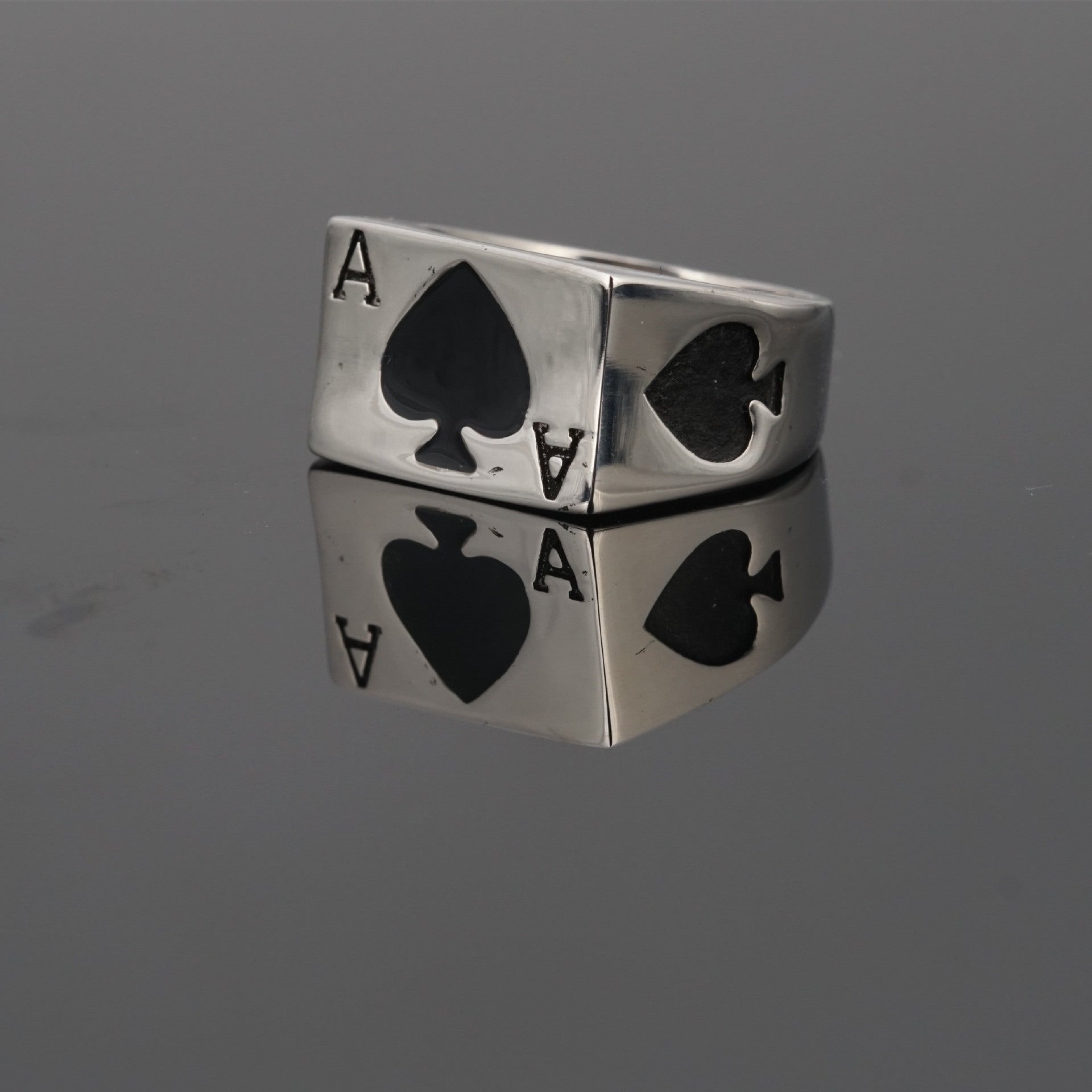 Hip-hop ins tide men European and American style hearts A spades A titanium steel ring ring men's lucky poker ring bracelet